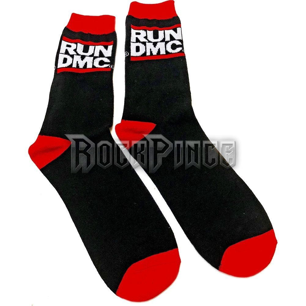 Run DMC - Logo - unisex boka zokni (egy méret: 40-45) - RDMCSCK01MB